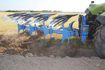 Der Anbaudrehpflug Juwel ist mit dem TurnControl Pro Jobrechner ausgestattet. Diese Steuerung wurde jetzt ISOBUS-zertifiziert. 