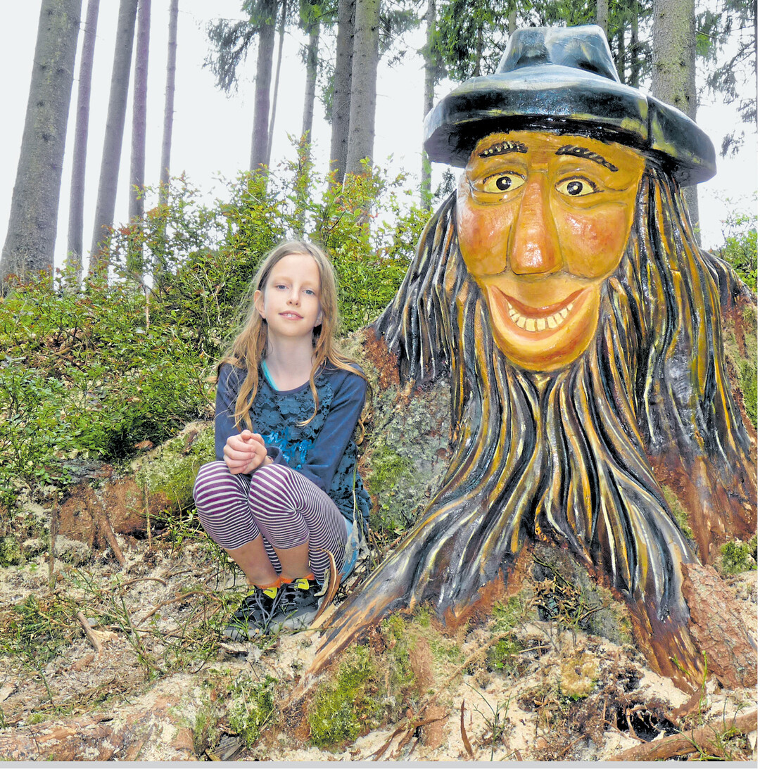 bild der woche �Schl�h�wana", der Schl�chtsee-H�sli-Wald-Naturpark in Grafenhausen im S�dschwarzwald erwartet die Besucher mit einem �Park der tausend Augen", in dem alle Sinne angesprochen werden. Auf dem Rundweg begegnet man immer wieder phantasievoll gestalteten Holzfiguren, die ein Hobbyk�nstler aus Baumst�mpfen entstehen lie�, www.naturpark-suedschwarzwald.de