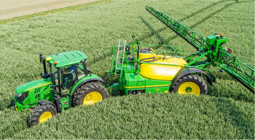 John Deeres bislang gr��te Anh�ngefeldspritze.