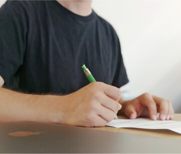 Seit 1. August m�ssen Arbeitsvertr�ge nach einer EU-Richtlinie mehr Informationen enthalten. Profitieren sollen in erster Linie Arbeitnehmerinnen und Arbeitnehmer.