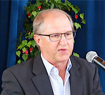 Die menschliche Ern�hrung sicherstellen: Otto K�rner, Leiter des Bildungszentrums Triesdorf, hofft auf Pflanzenbausysteme, die ertragsorientiert und effizient sind und mit vergleichsweise wenig Fl�che auskommen.