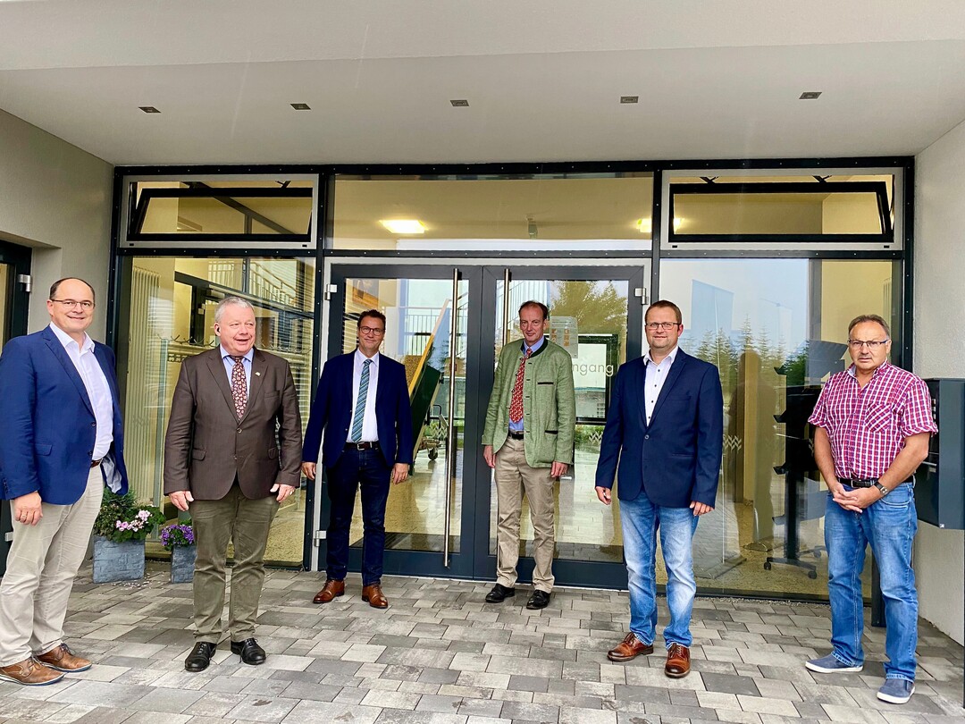 Die Teilnehmer des Gesprächs mit CDU-Politiker beim Bauernverband
Schwäbisch Hall-Hohenlohe-Rems, v. l.: Geschäftsführer Helmut Bleher,
Landtagsabgeordneter Arnulf von Eyb, Minister Peter Hauk, Johannes Graf
von Zeppelin, Vorsitzender Jürgen Maurer, Lothar Mühlenstedt.