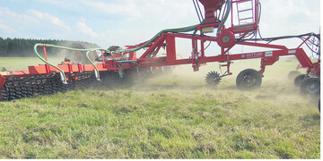 Die Technik allein macht�s nicht. Wichtig bei der Nachsaat ist ein zum Standort passendes Saatgut.
