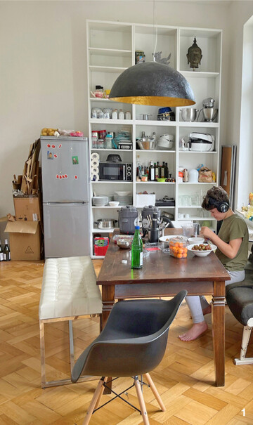 Zusammengewürfeltes Mobiliar: Bei der Einrichtung wird meist mehr auf den Nutzen als auf die Optik wertgelegt.