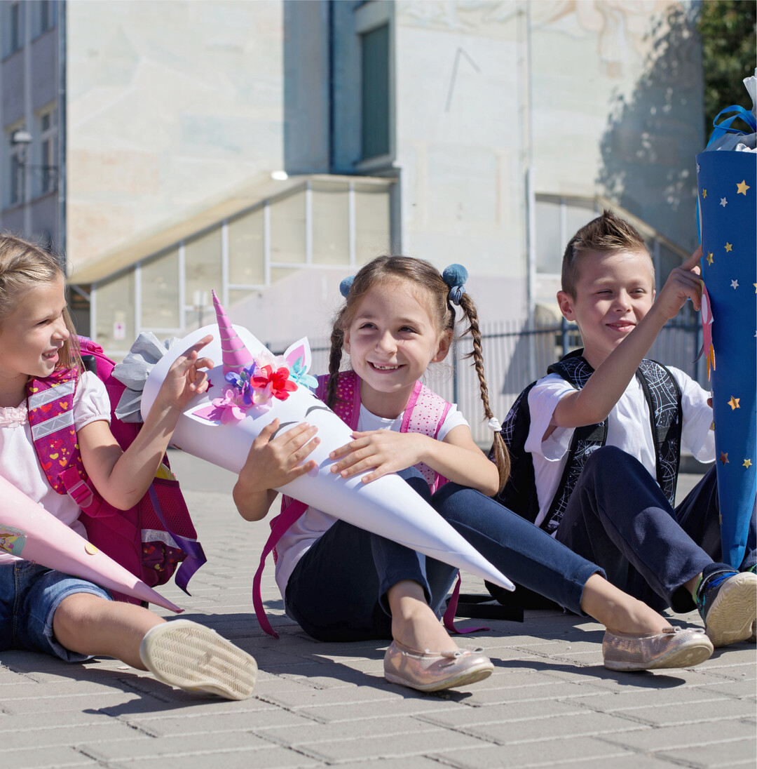 Das neue Schuljahr steht vor der T�r! Nachdem der Sommer den Kindern noch einige unbeschwerte Sonnentage f�r zahlreiche Freizeitaktivit�ten beschert hat, gibt es f�r sie nun bald viel Neues zu erleben. In Baden-W�rttemberg werden am 13. September rund 100.000 Erstkl�ssler ein neues Kapitel im Leben aufschlagen, neue Freunde finden und hoffentlich viel Freude am Lernen haben.