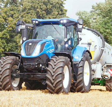 Äußerlich unterscheidet sich der Methangas-Traktor von New Holland kaum von einem Standardmodell.