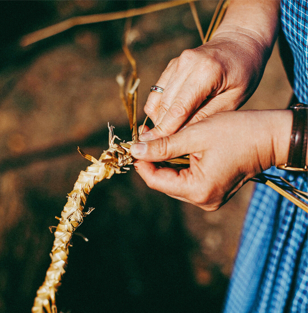 Am Samstag, 18. September 2021, k�nnen Besucherinnen und Besucher im Freilichtmuseum Neuhausen ob Eck Flechtwerke aus Strohhalmen herstellen. Von 14 bis 17 Uhr werden, wie fr�her im Schwarzwald, die Halme selbst aus den Roggengarben gezogen, um diese anschlie�end kunstvoll zu flechten. Die Teilnahmegeb�hr betr�gt 30 Euro pro Person, inklusive Eintritt und Material. Anmeldung unter: 07461 926 3200 oder info@freilichtmuseum-neuhausen.de.