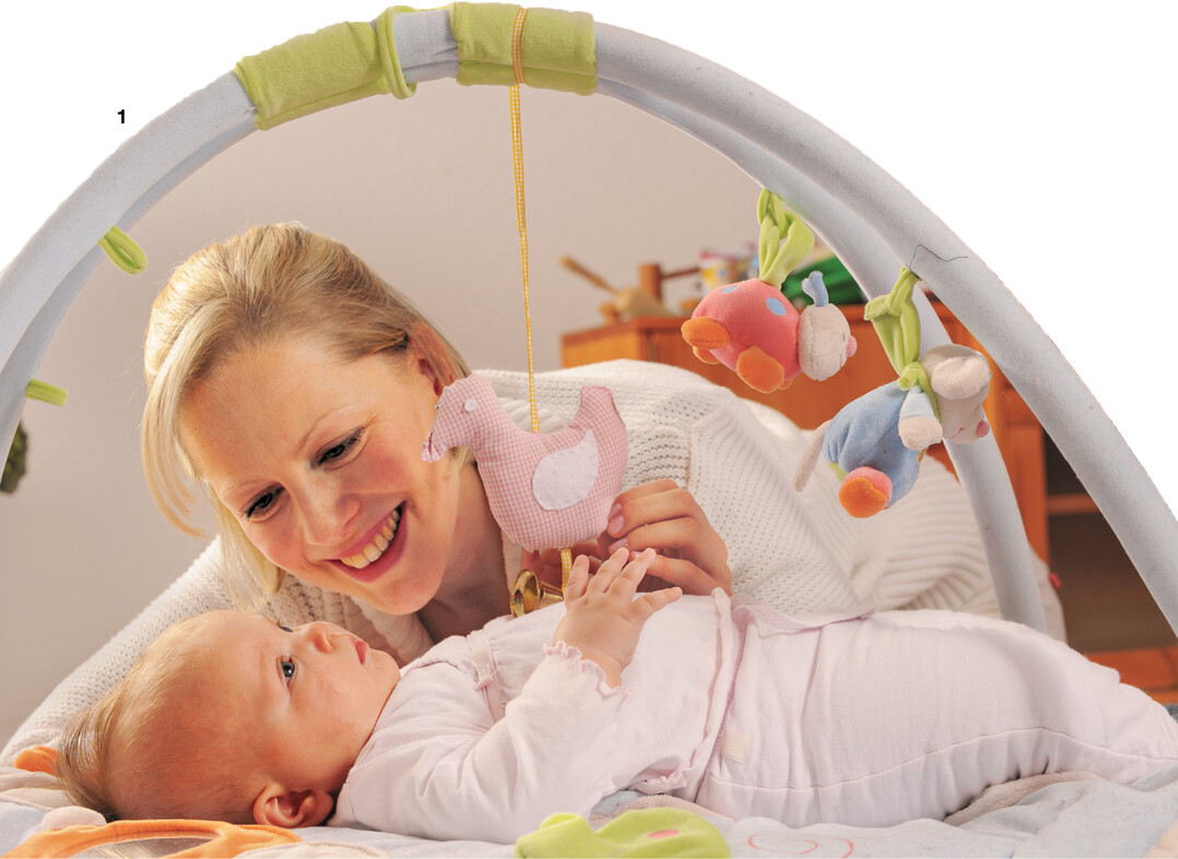 Wieder fr�hlich: Frauen, die sich nach der Geburt eines Kindes l�ngere Zeit tieftraurig f�hlen, sollten nicht z�gern, sich professionelle Hilfe zu holen.