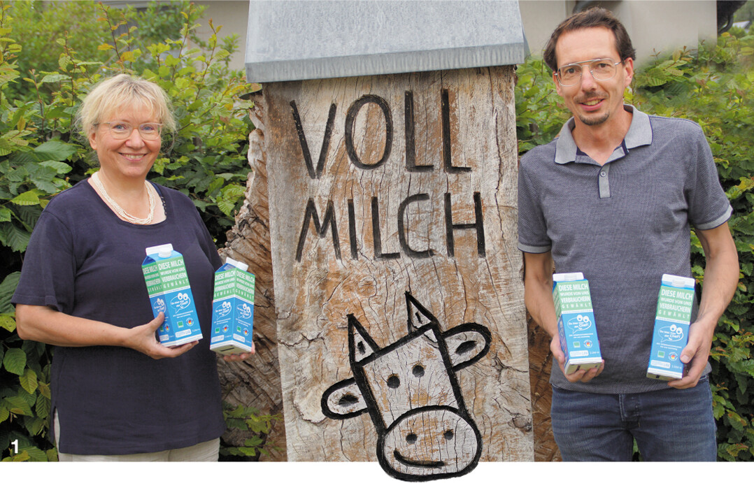 Karin Artzt-Steinbrink, Gesch�ftsf�hrerin der Upl�nder Bauernmolkerei, und Nicolas Barthelmé, Gr�nder der Initiative Du bist hier der Chef!", freuen sich �ber die Markteinf�hrung der Verbrauchermilch.
