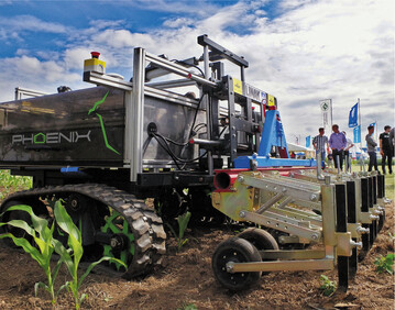  Von der Forschung an Feldrobotern wie der Roboterplattform �Phoenix" der Universit�t Hohenheim, hier auf den DLG-Feldtagen 2018, sollen in Zukunft auch Betriebe in S�ddeutschland profitieren. 