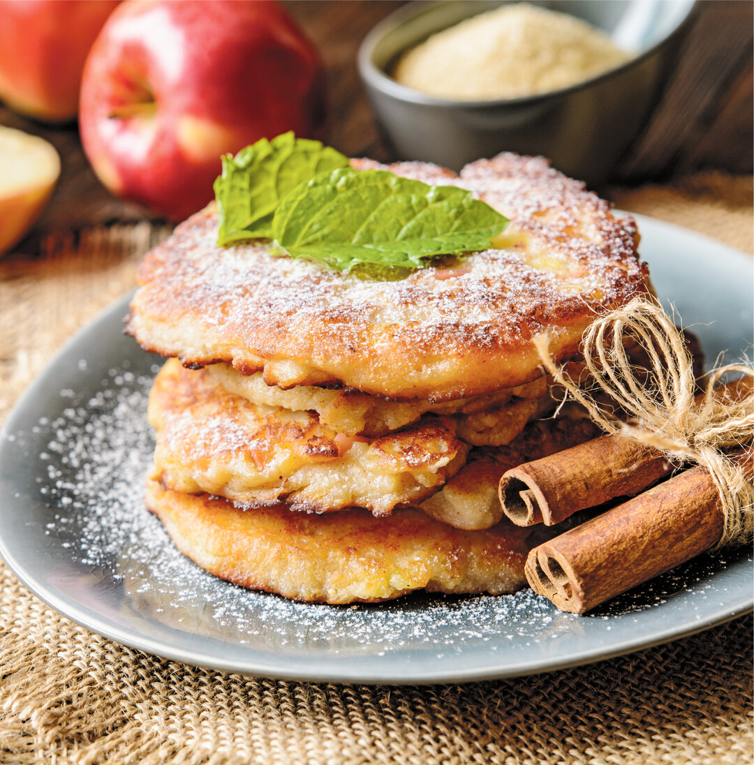 Wie w�re es mal wieder mit Apfelpfannkuchen? Ein Klassiker aus Omas Rezeptsammlung. Kleingeschnittene Apfelst�ckchen oder ganze Scheiben (Kerngeh�use entfernt) in einen dicken Pfannkuchenteig geben und portionsweise in hei�em Fett ausbacken. Schmeckt lecker mit Zimtzucker, Vanilleso�e oder einer Kugel Eis und Sahne.