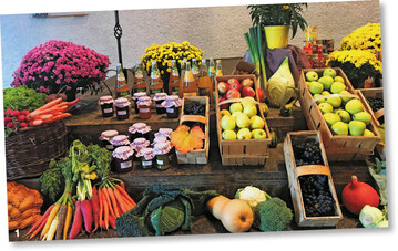 Zum Erntedank geschm�ckter Kirchenbereich.