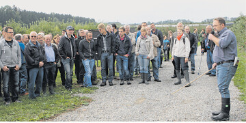 Mit weit �ber hundert Besuchern verzeichnete das Kompetenzzentrum Obstbau Bodensee (KOB) bei der Vorstellung aktueller Versuche ein wachsendes Interesse am Pflanzenschutz.
