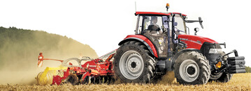 Die Sechs-S�ulen-Kabine verf�gt �ber sechs externe Arbeitsscheinwerfer und breite Stufen. �