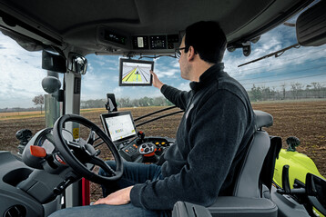 Claas erweitert sein CEMIS 1200 Universalterminal um neue Funktionen und Features. Einen deutlichen Komfortgewinn insbesondere bei Bodenbearbeitung und Aussaat wird dadurch erm�glicht, mehrere Referenzspuren und Feldsegmente anhand der Schlaggrenzen zu definieren.