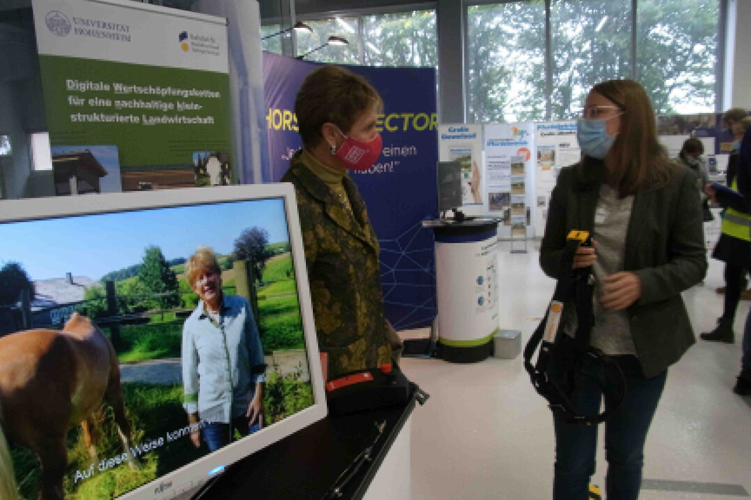 Am Stand der Universität Hohenheim konnte man sich über das Forschungsprojekt Digitale Wertschöpfungsketten für eine nachhaltige kleinstrukturierte Landwirtschaft (DiWenkLa).inormieren.