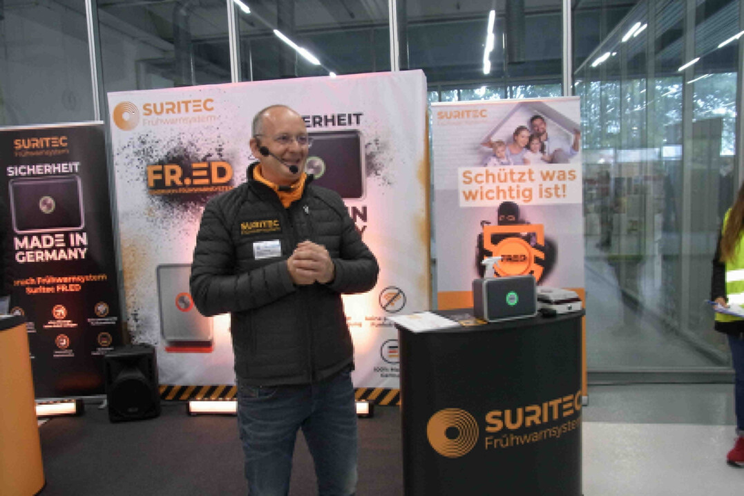 Die Suritech System GmbH warb für die Vorteile eines elektronischen Frühwarnsystems zur Verhinderung von Stalleinbrüchen.