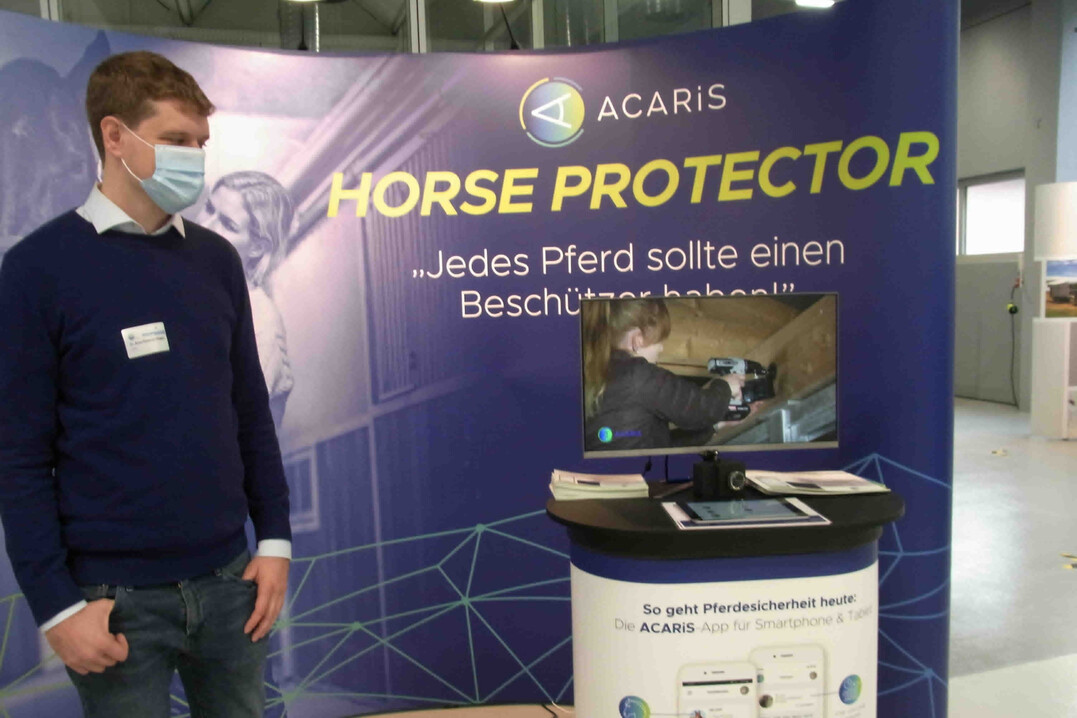 Spezielle Überwachungssysteme mit eigener App für Pferdegesundheit und Sicherheit bietet das Unternehmen Acaris.