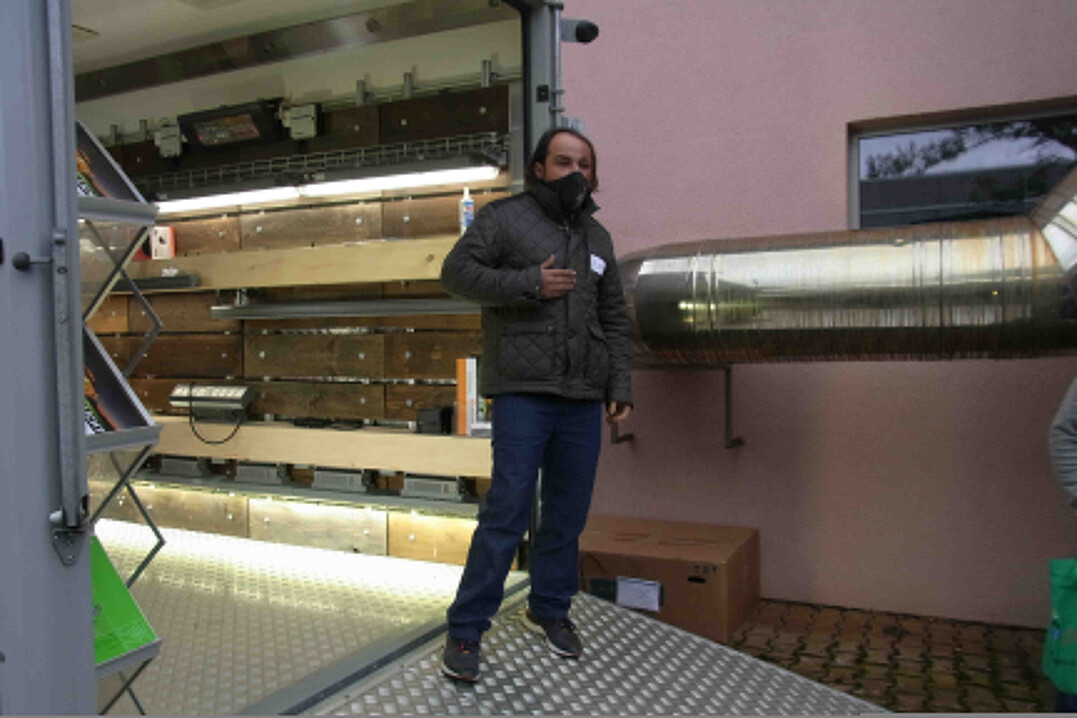 Das Unternehmen Loibas Anlagenbeleuchtung demonstrierte Energie sparende Lichtsysteme für Stall, Reithallen und Außenanlagen von Pferdebetrieben.