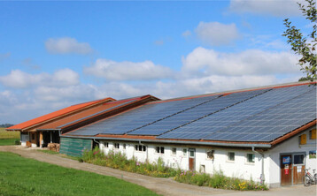 Kostenbremse: Mit Umr�stung dieser Altanlage auf Eigenverbrauch lassen sich Stromkosten sparen. Die Anlage wird einmal im Jahr gereinigt, so bleibt die Leistung fast unver�ndert.