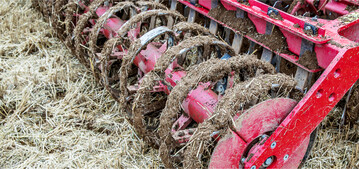 Blattfederwalzen sind relativ gut f�r tonige B�den und feuchtere Arbeitsbedingungen geeignet.