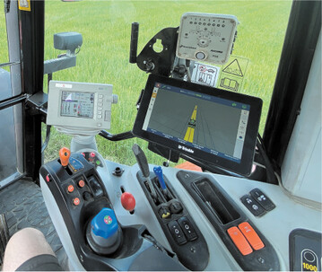 Das Lenksystem Trimble Autopilot Motordrive.