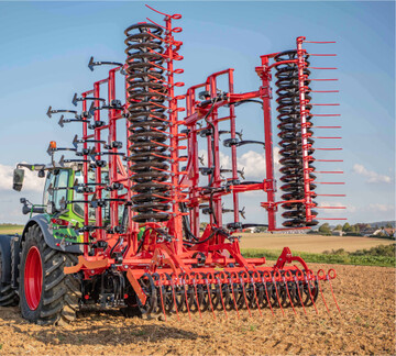 Der Leichtgrupper Meteor 7,5 m mit Dachringwalze für die optimale Saatbettbereitung.