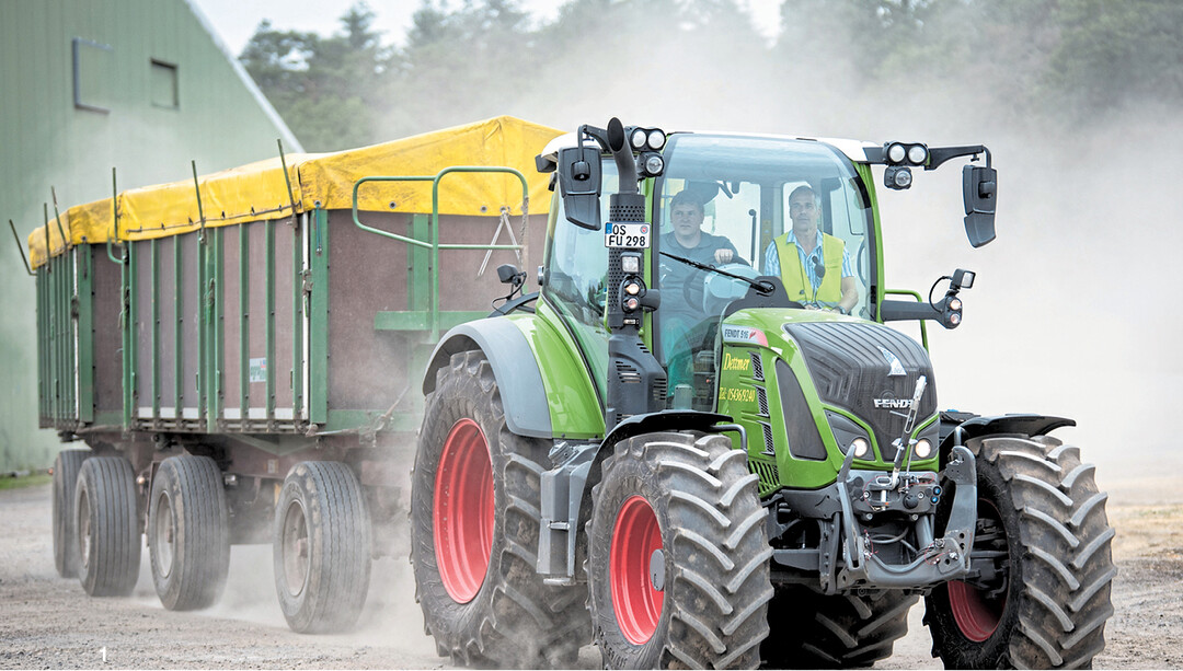 Interessante Schleppergr��e f�r Transporte. Der Fendt 516 Vario mit 163 PS hat bis zu 20 Prozent weniger Diesel verbraucht als sein gro�er Bruder".