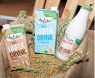 Die Haferdrinks gibt es zum Start in vier Varianten im Tetrapak, die Natur"-Variante wird zus�tzlich in der Glasflasche angeboten. Foto: Bossert