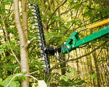 Bei der Geh�lzpflege ist ein glatter Schnitt ohne Zerfaserung der Astst�mpfe eine wichtige Voraussetzung. Daf�r kommen bei der KM-S und der KM-L nach oben gezahnte ProCut-Klingen zum Einsatz.