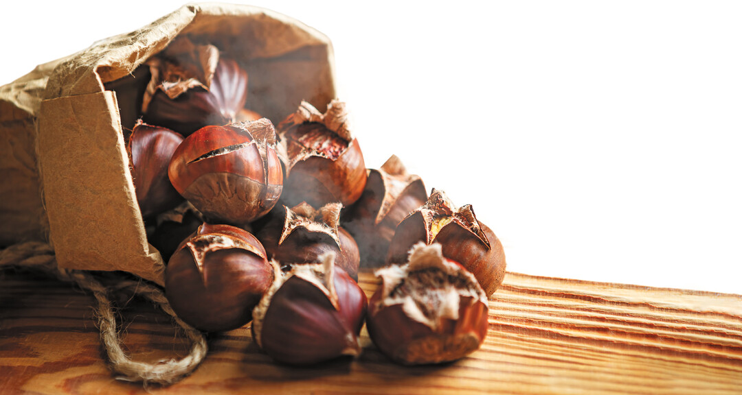 Maronen sollten vor dem Garen kreuzweise eingeschnitten werden. Sonst ist das Sch�len fast unm�glich.