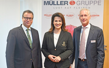 Sie stehen zur Schweinehaltung in S�ddeutschland, v. l.: Peter Hauk, Michaela Kaniber und Stefan M�ller.