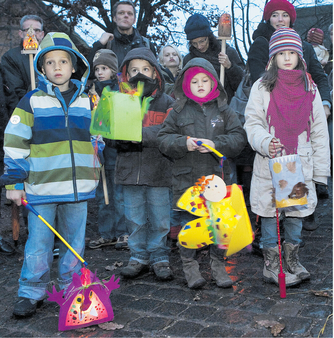 bild der woche �Ich geh" mit meiner Laterne und meine Laterne mit mir. Dort oben leuchten die Sterne und unten leuchten wir ..." Um den Martinstag am 11. November sind wieder viele Kinder mit ihren selbstgebastelten Laternen unterwegs.