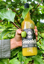 Minikiwi-Smoothie plus Likör ergibt Smookili einen erfrischend fruchtigen und außergewöhnlich gelben Likör. Wie sich daraus ein leckerer Winterpunsch zaubern lässt, lesen Sie auf Seite 32.