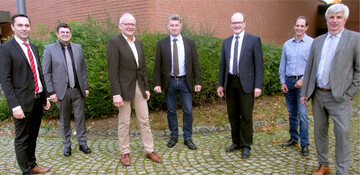 Wollen sich für die Belange der hiesigen Schweinezüchter einsetzen das Vorstandsteam von German Genetic und Schweinezuchtverband (v. l.): Dr. Raffael Wesoly, Besamungsunion Schwein, Bereichsleiter Ostdeutschland, Albrecht Weber, erster Zuchtleiter German Genetic, die SZV-Vizepräsidenten Rainer Müller und Jürgen Rohwer, SZV-Präsident Hans-Benno Wichert, Tobias Peter, beratendes Vorstandsmitglied, und SZV/German Genetic-Geschäftsführer Jörg Sauter.