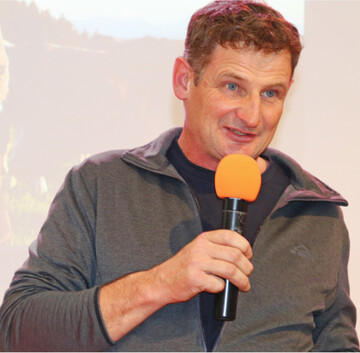 Landwirt Hans Peter Maier h�lt seine Rinder ganzj�hrig auf der Weide. F�r nachhaltig erzeugtes Fleisch sieht er einen Markt.