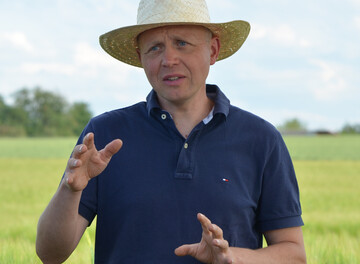 Volker Escher aus Waiblingen (Rems-Murr-Kreis) ist Landwirtschaftsmeister, bewirtschaftet einen Ackerbaubetrieb und ist Teil des Demonstrationsnetzwerk Pflanzenschutzmittelreduktion.