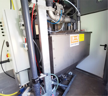 Die Ans�uerung des Fl�ssigmistes findet in einem Prozessbeh�lter au�erhalb des Stallabteiles statt.