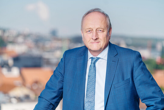 LBV-Pr�sident Rukwied fordert Landwirtschaftsminister Hauk auf, alles zu unternehmen, damit die  noch ausstehenden Mittel unverz�glich ausbezahlt werden k�nnen.