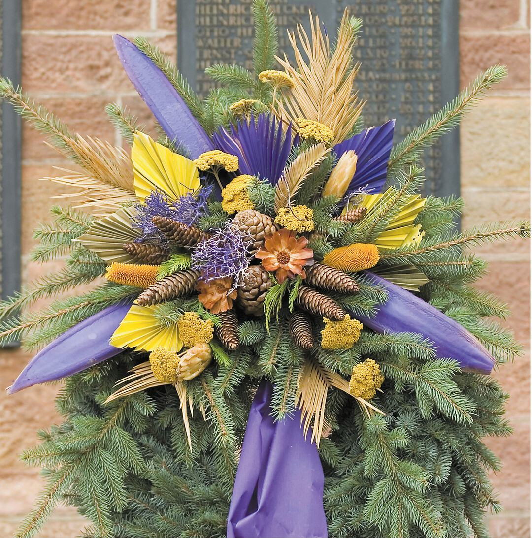 Der Volkstrauertag ist in Deutschland ein staatlicher Gedenktag und geh�rt zu den sogenannten stillen Tagen. Er wird seit 1952, immer zwei Sonntage vor dem ersten Adventssonntag begangen, wie jetzt am 18. November. Wir sind aufgerufen, uns der Kriegstoten und der Opfer der Gewaltherrschaft aller Nationen zu erinnern.