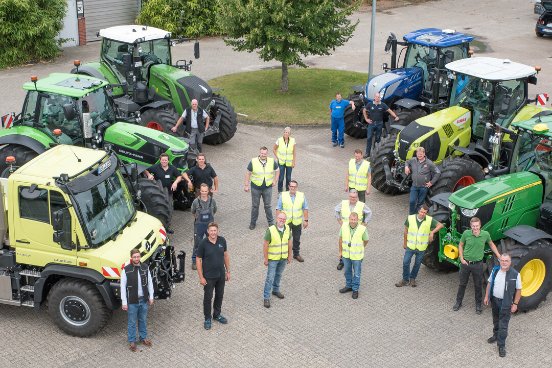 Beim aktuellen Schleppervergleich mussten fünf Standardtraktoren und ein Unimog zeigen, was in ihnen steckt.