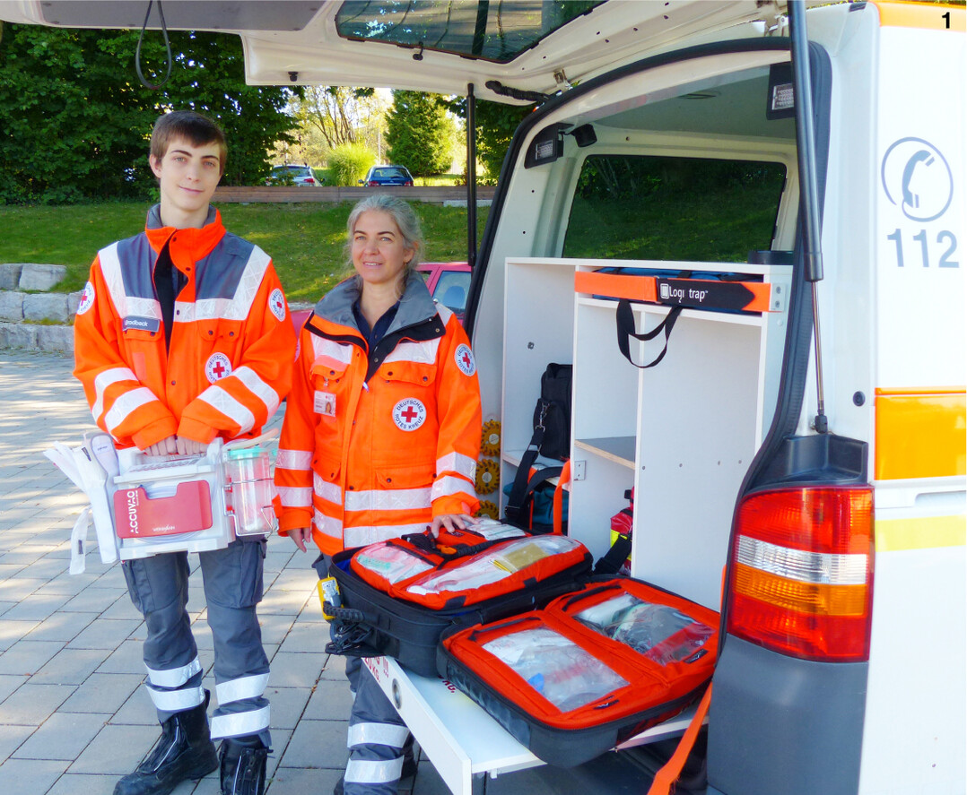  Damit schnelle Hilfe garantiert ist, muss im Einsatzwagen von Dany B�rker und André Brodbeck alles an seinem Platz sein.