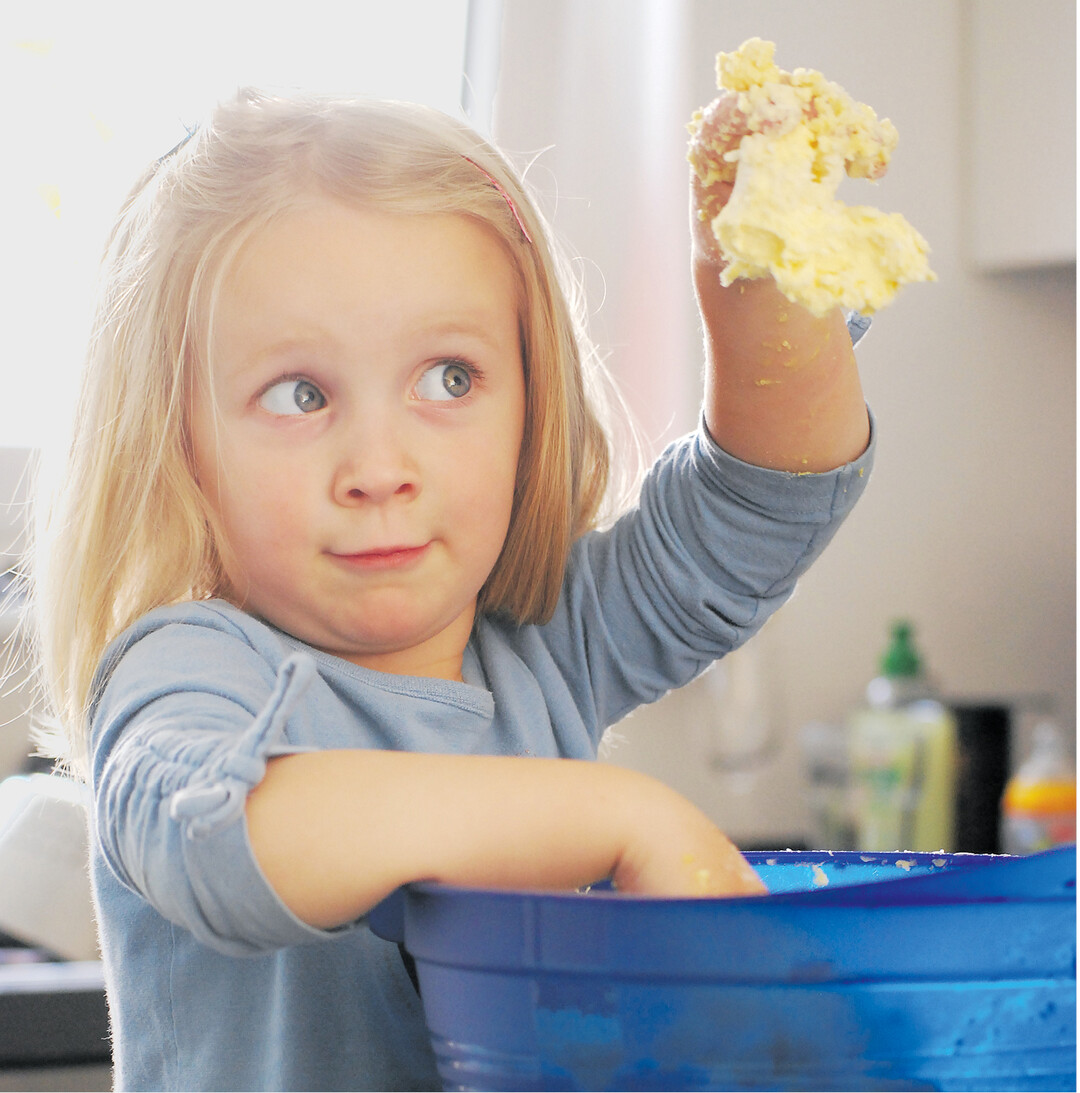 bild der woche Pl�tzchen backen geht jetzt vor dem ersten Advent in die hei�e Phase. Besonders Kinder freuen sich auf das Kneten, Ausstechen und Verzieren der kleinen Kunstwerke.
