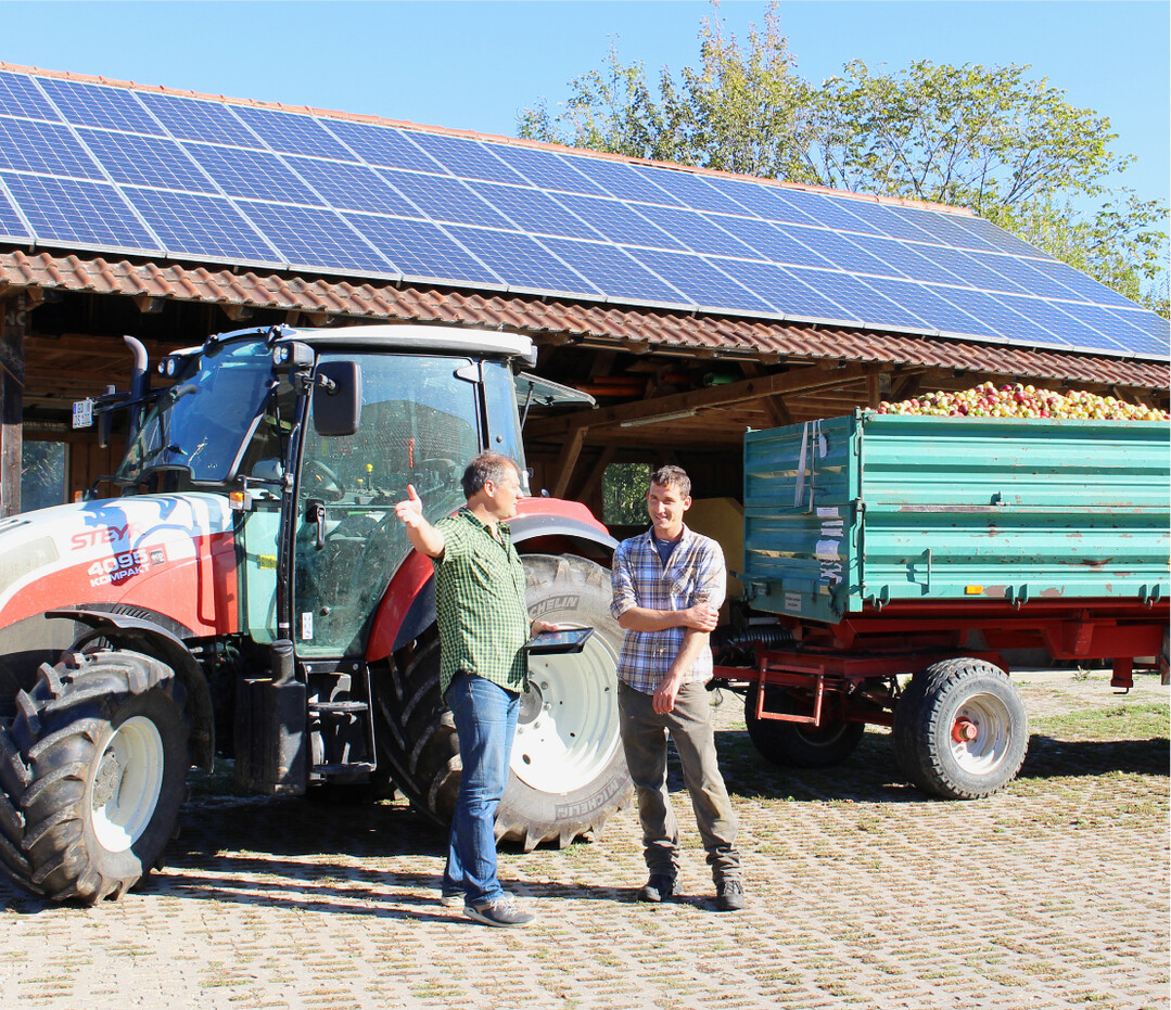 Treffpunkt auf dem Hof: Professionelle Beratung kann f�r alle Betriebstypen einen wichtigen Beitrag zur Betriebsentwicklung leisten. Die Fragen sind genauso individuell wie vielf�ltig. �