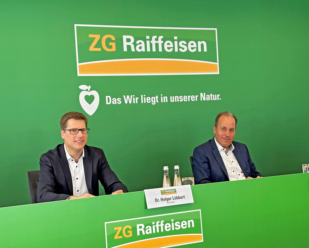 Die Vorstandsvorsitzenden der ZG Raiffeisen-Gruppe Dr. Holger Löbbert (l.) und Lukas Roßhart (r.) bei der Bilanzpressekonferenz.