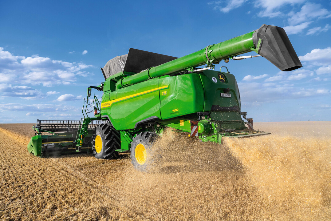 John Deere stellt die Sch�ttler-M�hdrescher T5 und T6 mit acht neuen Modellen vor. 