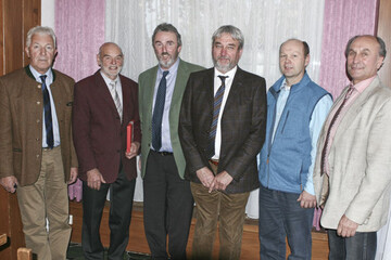 Vorstandswahlen beim VJE-BW. Ihre �mter zur Verf�gung stellten (v. l.) Pr�sident Gerd Hockenberger und Josef Anwander als Beisitzer. Vizepr�sident bleibt Erbgraf Waldburg-Zeil. Neuer Pr�sident ist Thomas Hagmann. Als Beisitzer gew�hlt wurden Bernd Schmid und Franz Mayer. 