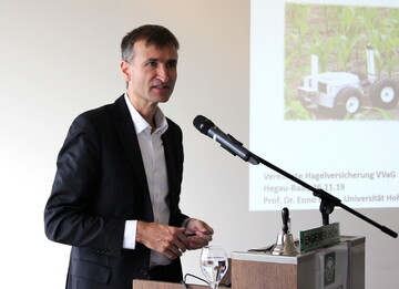 Einschr�nkungen im chemischen Pflanzenschutz. �Das bedeutet ganz viel und geht �ber einen normalen Deckungsbeitrag weit hinaus� meinte Professor Dr. Enno Bahrs, Universit�t Hohenheim. 