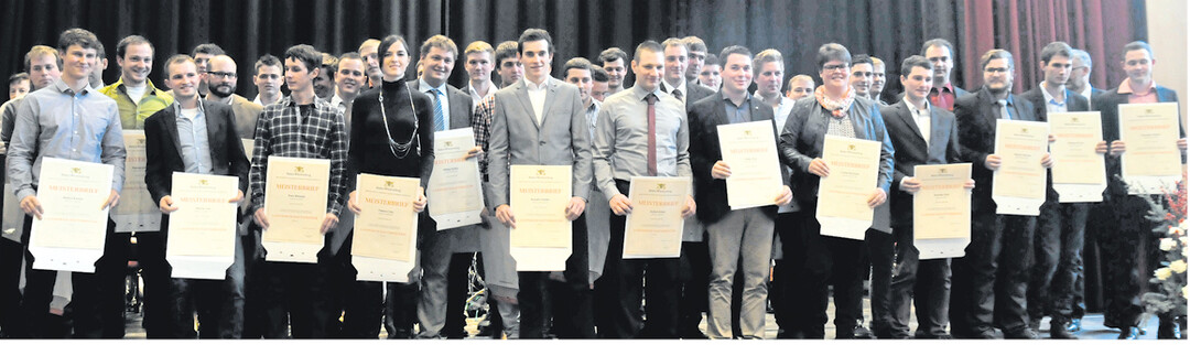 Die frischgebackenen Landwirtschaftsmeisterinnen und -meister aus dem Regierungsbezirk T�bingen.