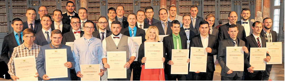 Gruppenbild mit Dame: Bei der Meisterfeier des Regierungsbezirks T�bingen wurden einer Landwirtin und 30 Landwirten die Meisterurkunde �berreicht.